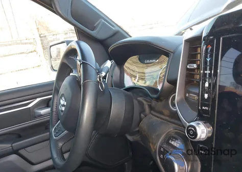 2023 Ram 1500 Big Horn 4X4 5'7 Box z USA, uszkodzony, nr VIN 1C6SRFFT1PN683608